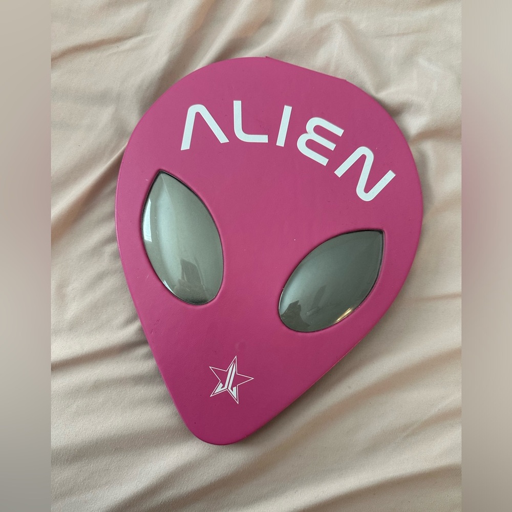 JEFFREE STAR ALIEN PALLET